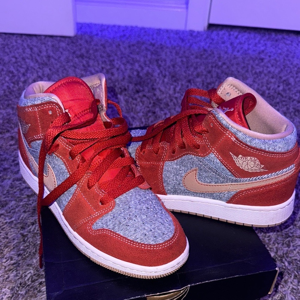 Jordan 1 mid